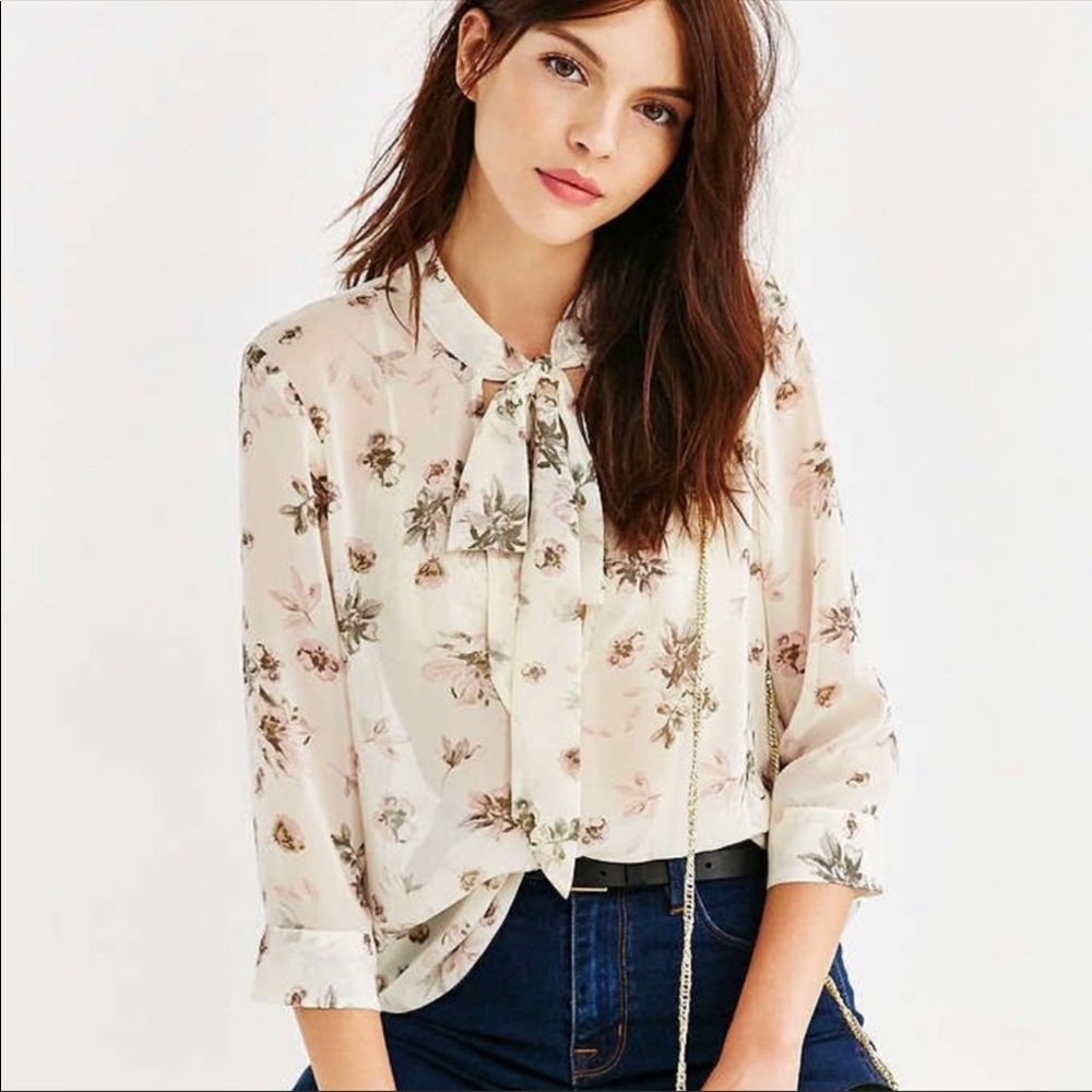 UO | Kimchi Blue | Olivia Floral Tie Neck Blouse